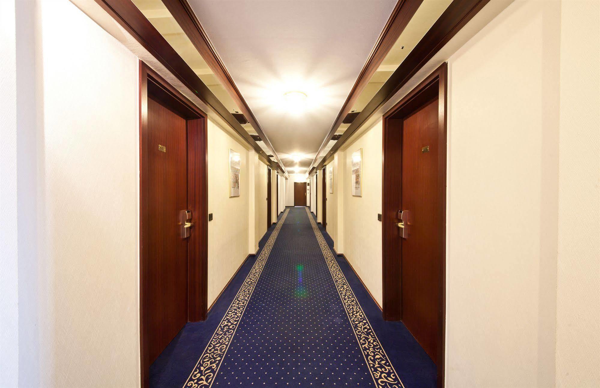 Novum Imperial Frankfurt Messe Hotel 4*